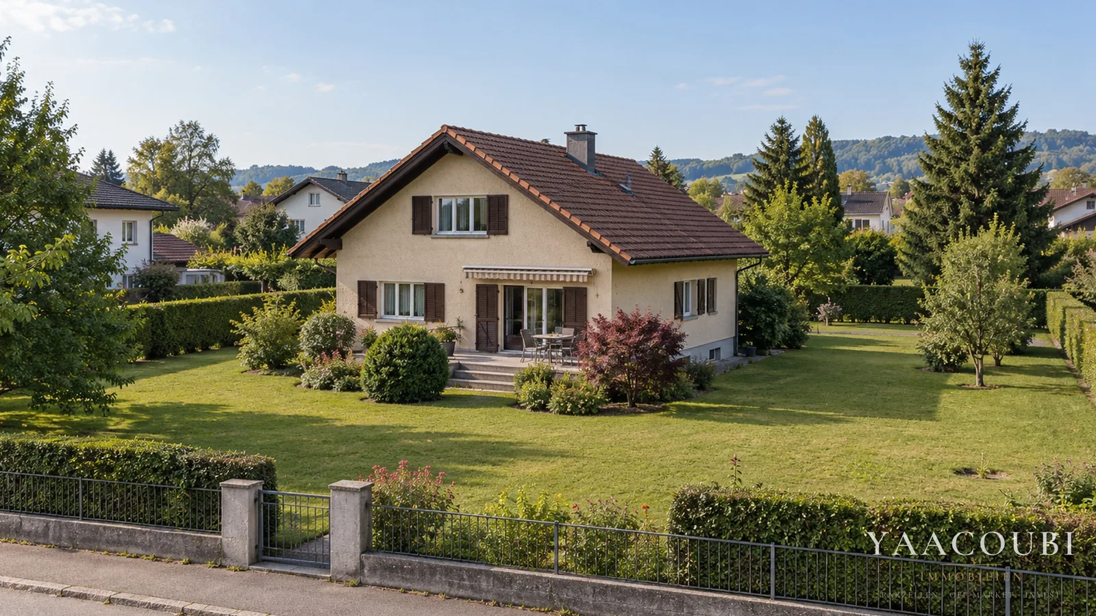 Einfamilienhaus aus den 1970er-Jahren, an seiner Stelle zwei Mehrfamilienhäuser — Heute