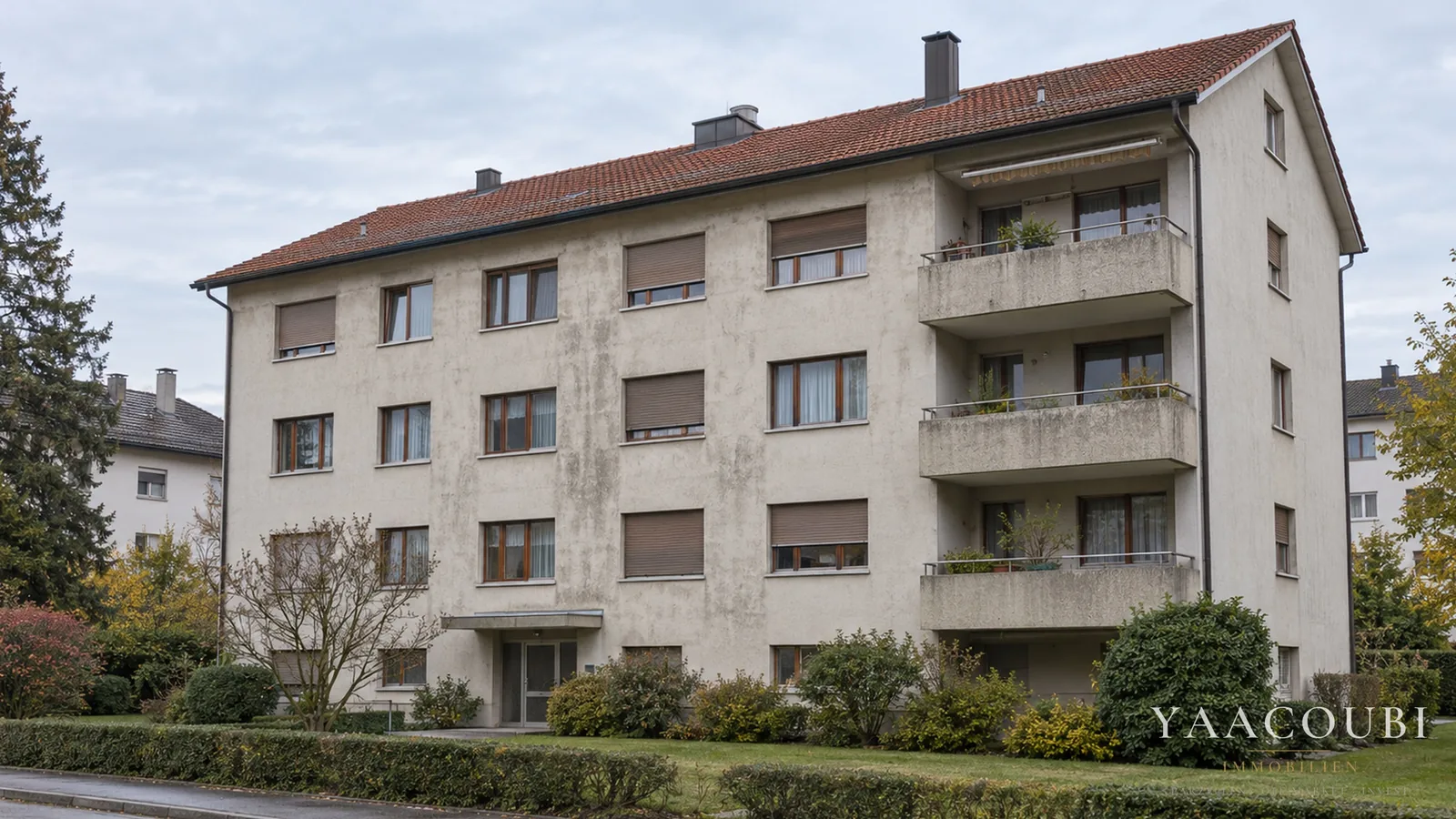 Mehrfamilienhaus mit erneuerter Fassade — Heute