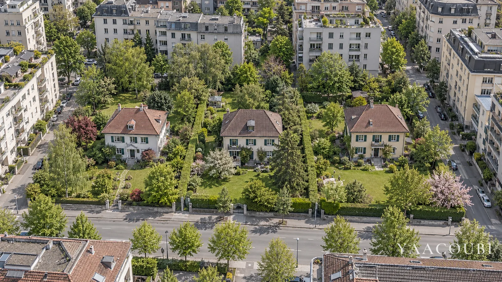 Drei Hausparzellen, gemeinsam entwickelt zu einem Wohnensemble — Heute